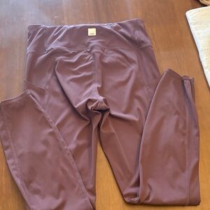 Vuori Cocoa Activewear